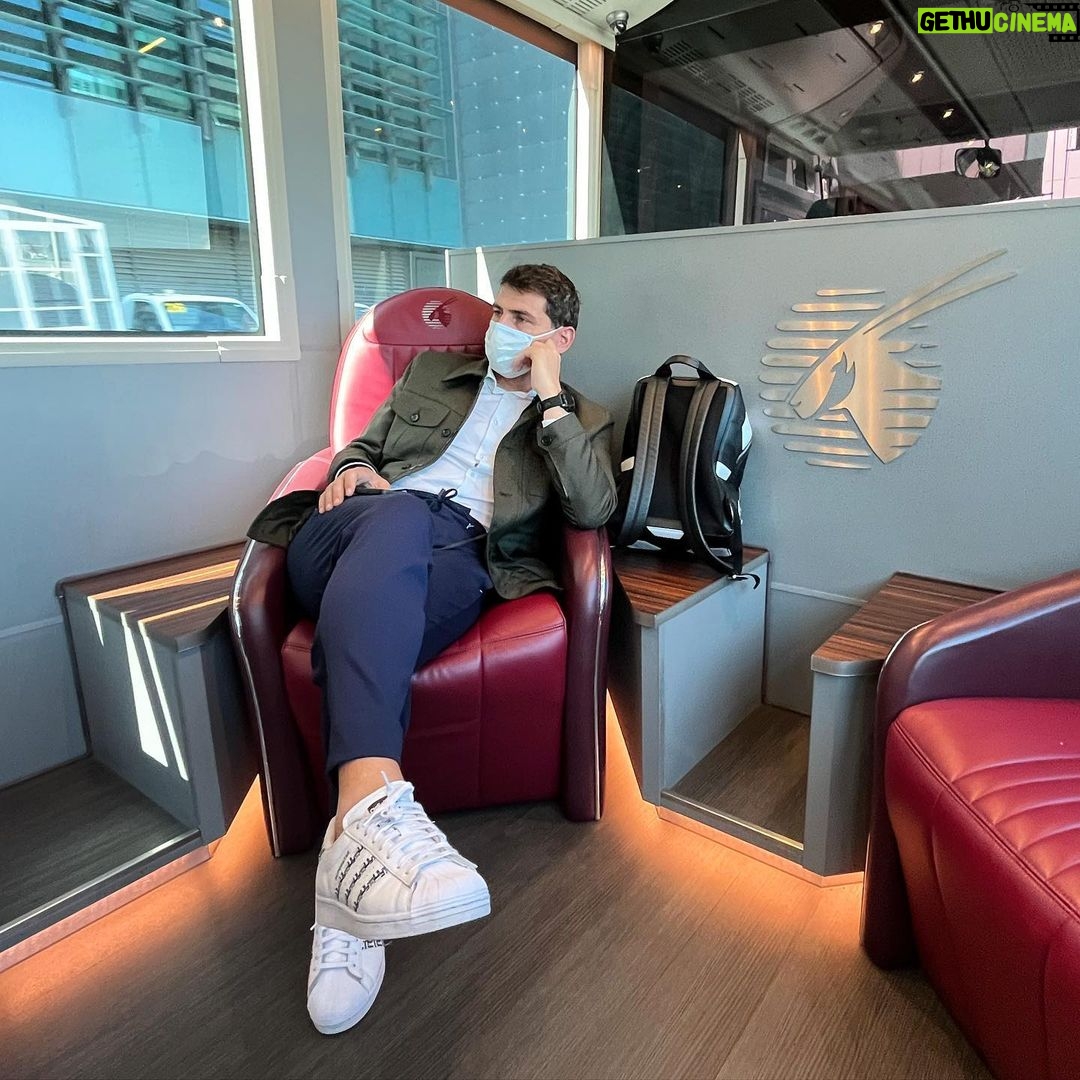 Iker Casillas Instagram - De vuelta a Doha! Vamos hoy con @sefutbol !! 🇪🇸 ⚽️