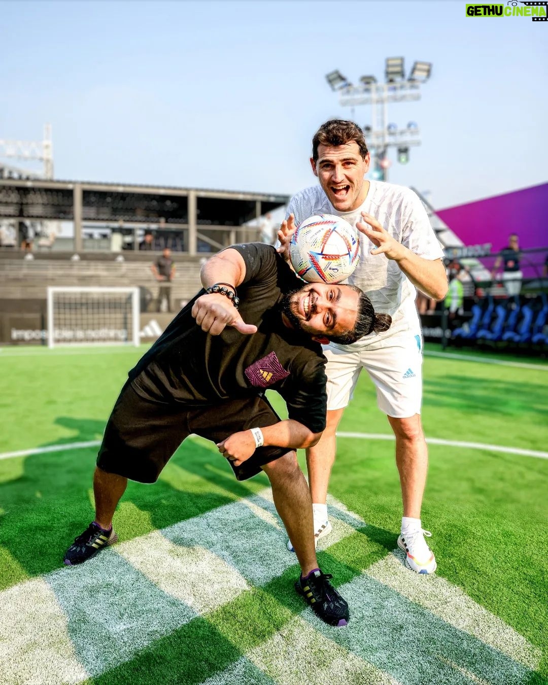 Iker Casillas Instagram - Family downtime with @ikercasillas. Join us at our Dubai Fan zone throughout the World Cup. 📍 adidas Al Rihla Arena @budxfifadubai متعة لجميع أفراد العائلة مع @ikercasillas انضموا إلينا وشاركونا المرح في منطقة المشجعين دبي طوال فترة كأس العالم. 📍 الرحلة آرينا أديداس @budxfifadubai