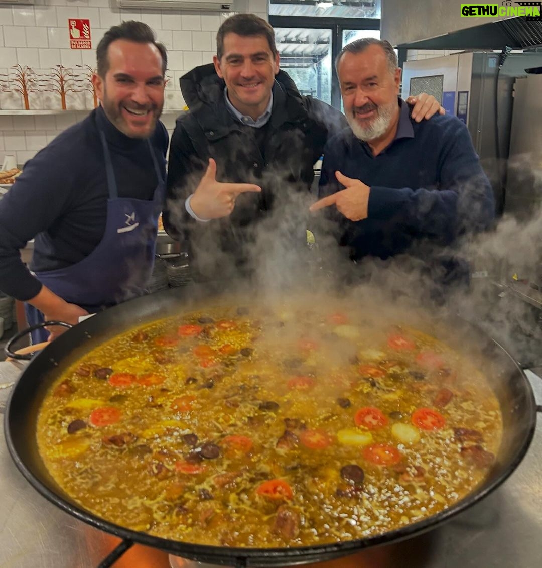 Iker Casillas Instagram - Paella de cocido. 馃構 Evoluci贸n. A por el lunes!