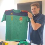 Iker Casillas Instagram - Si tuvieses que quedarte con una….sería con…? 🤔👌🏼