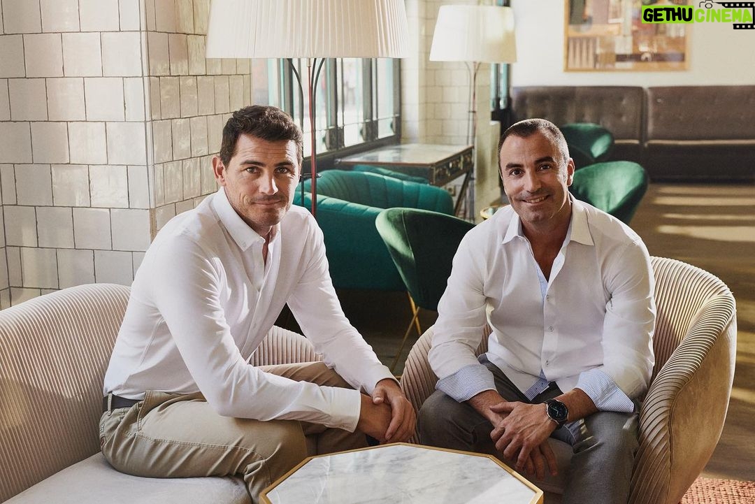 Iker Casillas Instagram - Invertir en Bolsa no es fácil y requiere mucho aprendizaje, por eso, contento de tener al mejor partner para #invertir, @xtbes #invertirparatodos #ad