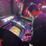 Iker Casillas Instagram - Si te digo la verdad, parece que he retrocedido en el tiempo 30 años! Bolas y bolas! #superpang 🔵🔴🟢🟡🟠⚪️⚫️