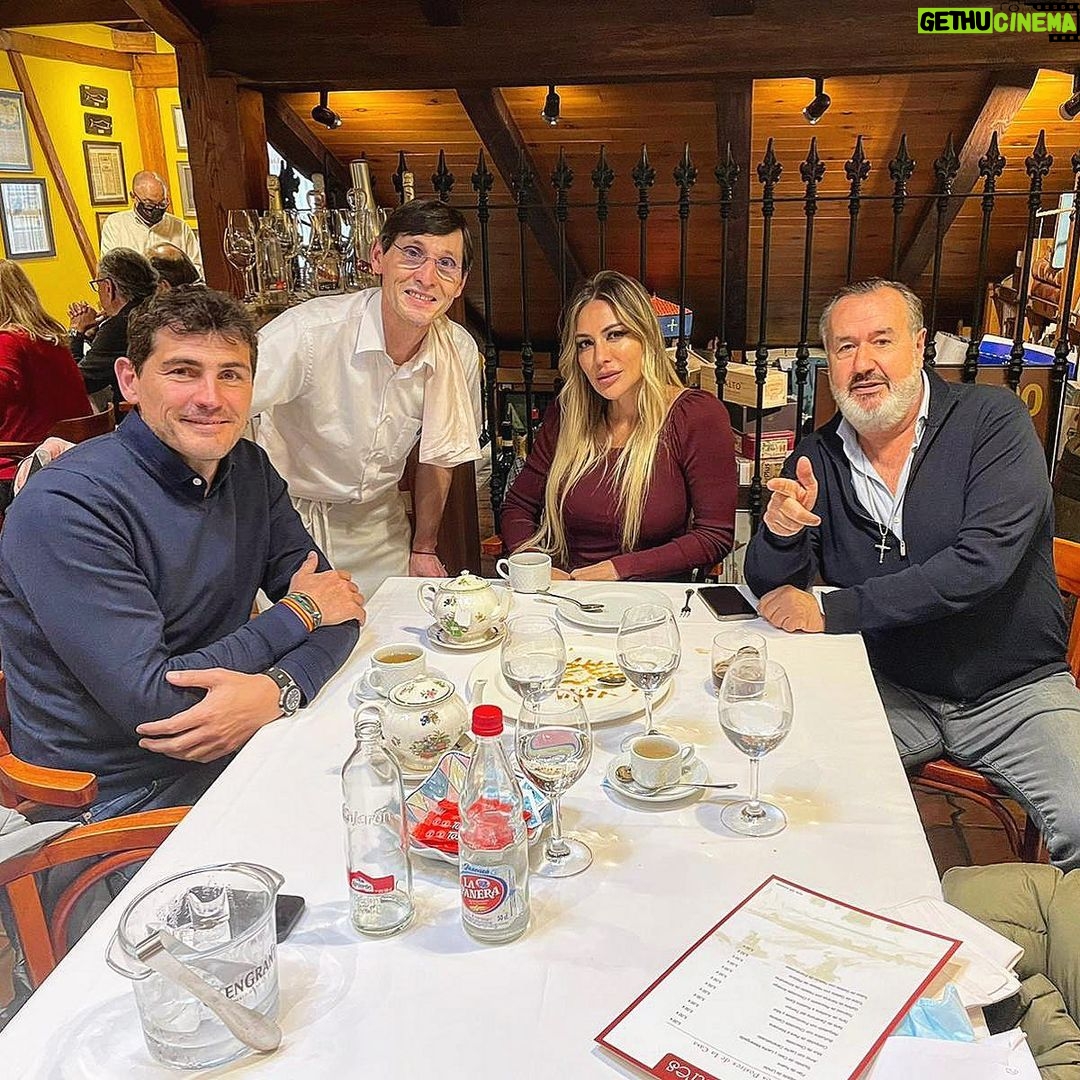 Iker Casillas Instagram - Buenos sitios. 🍽️ #buenfindesemana Avilés