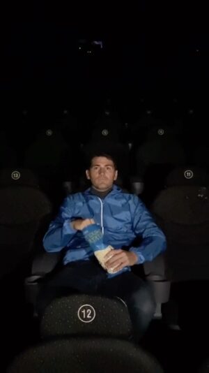 Iker Casillas Instagram - Solo en el cine porque todo el mundo está viendo Avatar en 3D 😂😂 #Avatar #publi