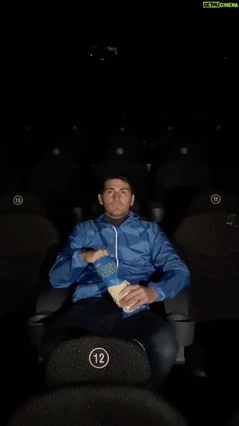 Iker Casillas Instagram - Solo en el cine porque todo el mundo está viendo Avatar en 3D 😂😂 #Avatar #publi