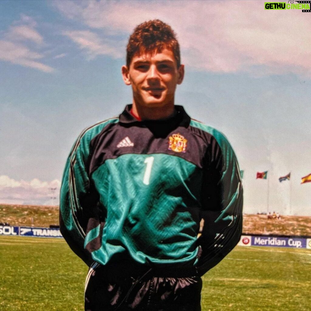 Iker Casillas Instagram - Mi #tbt de hoy es de la MERIDIAN CUP que jugamos en Sudáfrica allá por enero de 1997. Aprovecho y felicito a la @sefutbol por su clasificación para la FINAL FOUR de la NATIONS LEAGUE✌🏼🇪🇸