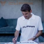 Iker Casillas Instagram – Gran día en la pista @cupra_esp de pádel sobre el agua con estos cracks @davidvilla, @llorente_fer, @f.morientes9, @therealyesus y @alegalan96 🎾💪🏼

Si quieres mi camiseta CUPRA firmada, visita el perfil de @cupra_esp y descubre cómo conseguirla en su última publicación.

#ChallengeTheGame