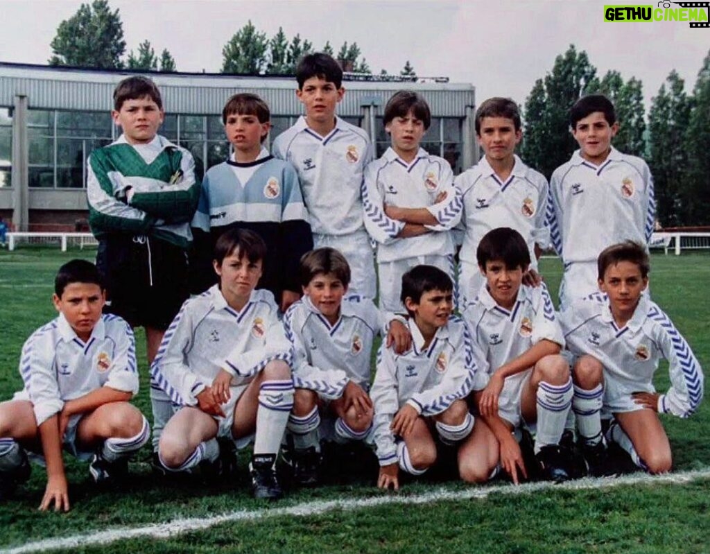 Iker Casillas Instagram - Torneo de Meudon. Cerca de Paris. Allá por 1991. Perdimos aquella final ante el Benfica. Hice allí los 10 años. Y también comía mucho! 😃✌🏼#ᴛʙᴛ