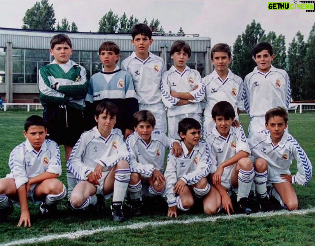 Iker Casillas - 155.5K Likes - Torneo de Meudon. Cerca de Paris. Allá por 1991. Perdimos aquella final ante el Benfica. Hice allí los 10 años. Y también comía mucho! 😃✌🏼#ᴛʙᴛ