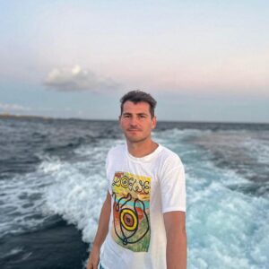 Iker Casillas Instagram - Modo OFF!! 🌎 🤫 👂 
#martime