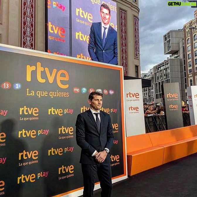 Iker Casillas Instagram - New experience… @rtve @fifaworldcup #letsgo 👍 Madrid, Spain