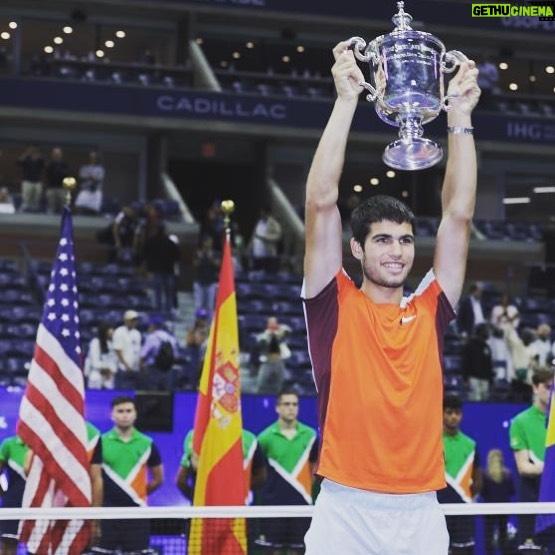 Iker Casillas Instagram - Qué bueno @carlitosalcarazz !!! Enhorabuena chaval por este @usopen !!! El primero de los que vendrán!!! Abrazo enorme y disfrútalo mucho!!! Éxito !!!