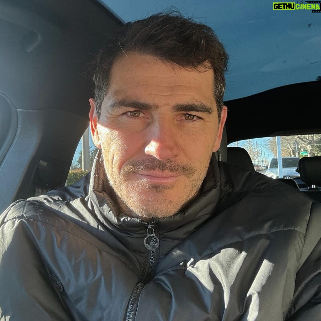 Iker Casillas Instagram - Domingueando con 20 graditos…