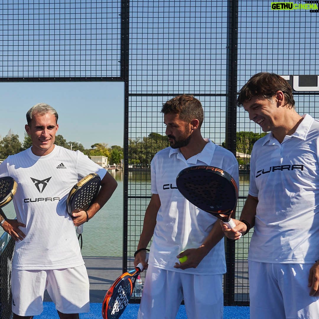 Iker Casillas Instagram - Gran día en la pista @cupra_esp de pádel sobre el agua con estos cracks @davidvilla, @llorente_fer, @f.morientes9, @therealyesus y @alegalan96 🎾💪🏼 Si quieres mi camiseta CUPRA firmada, visita el perfil de @cupra_esp y descubre cómo conseguirla en su última publicación. #ChallengeTheGame