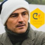 Iker Casillas Instagram - La importancia de jugar y practicar deporte, con @ikercasillas. El Cruyff Court @fundacionikercasillas, un nuevo espacio para mejorar la calidad de vida de los niños y niñas de Móstoles. 👊🏼 #CruyffLegacy #CreatingSpace #SocialTransformation Móstoles, Madrid, Spain