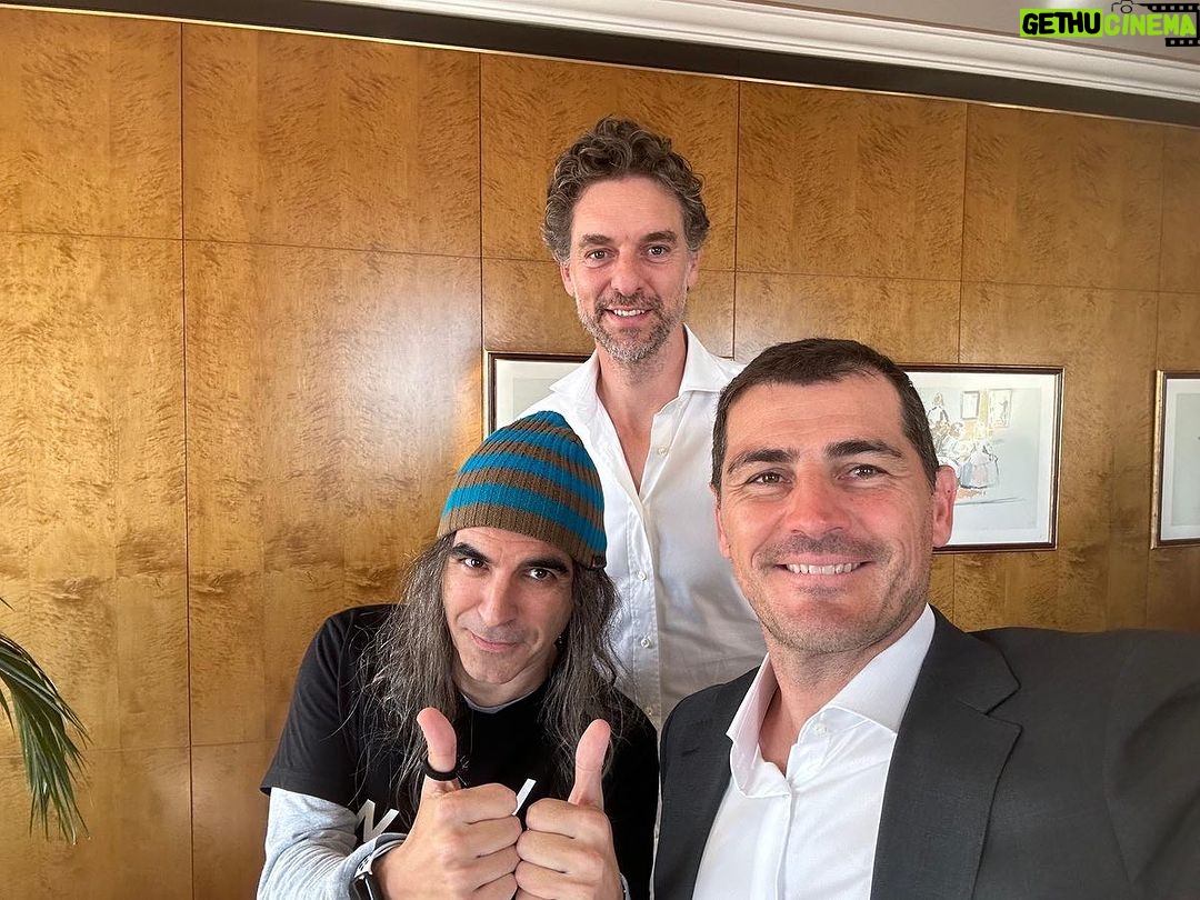 Iker Casillas Instagram - Quién nos hubiera dicho hace dos años que conseguiríamos llegar a donde estamos ahora equipo! #GameChangers3 no es solo una alianza, sino un paso al frente en el mundo del deporte. Un nuevo programa junto a dos grandes @paugasol y chema alonso, donde ayudaremos a los emprendedores con nuevas ideas y proyectos positivos para el deporte y la sociedad. Os invito a que os inscribáis en el programa, la convocatoria ya está abierta! Seguimos 🚀 Madrid, Spain