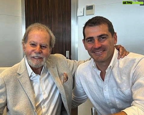 Iker Casillas Instagram - Un placer enorme haber podido conocer a un ser tan brillante! Don Diego Arria! Good night!! @diegoarria