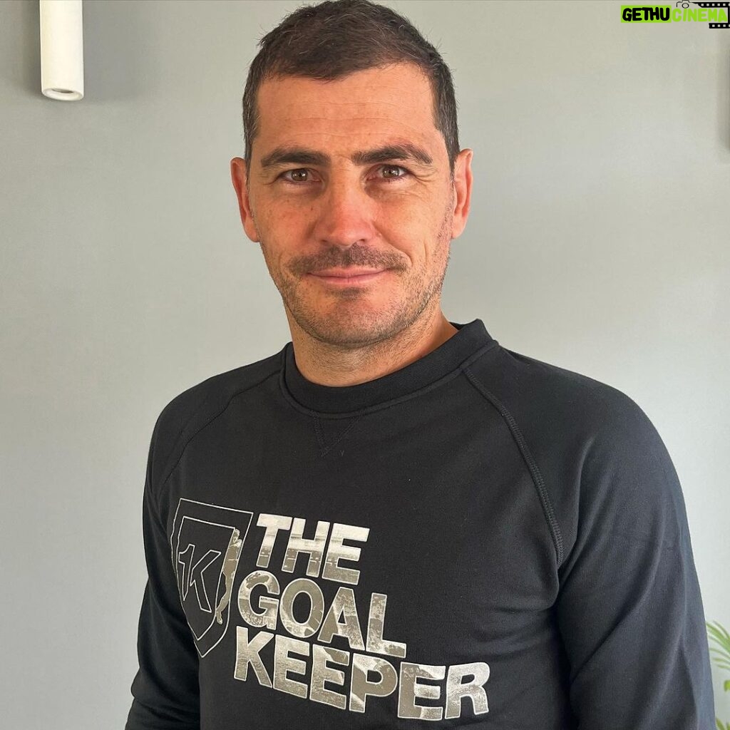 Iker Casillas Instagram - The goalkeeper. #vintage #style #felizviernes✌