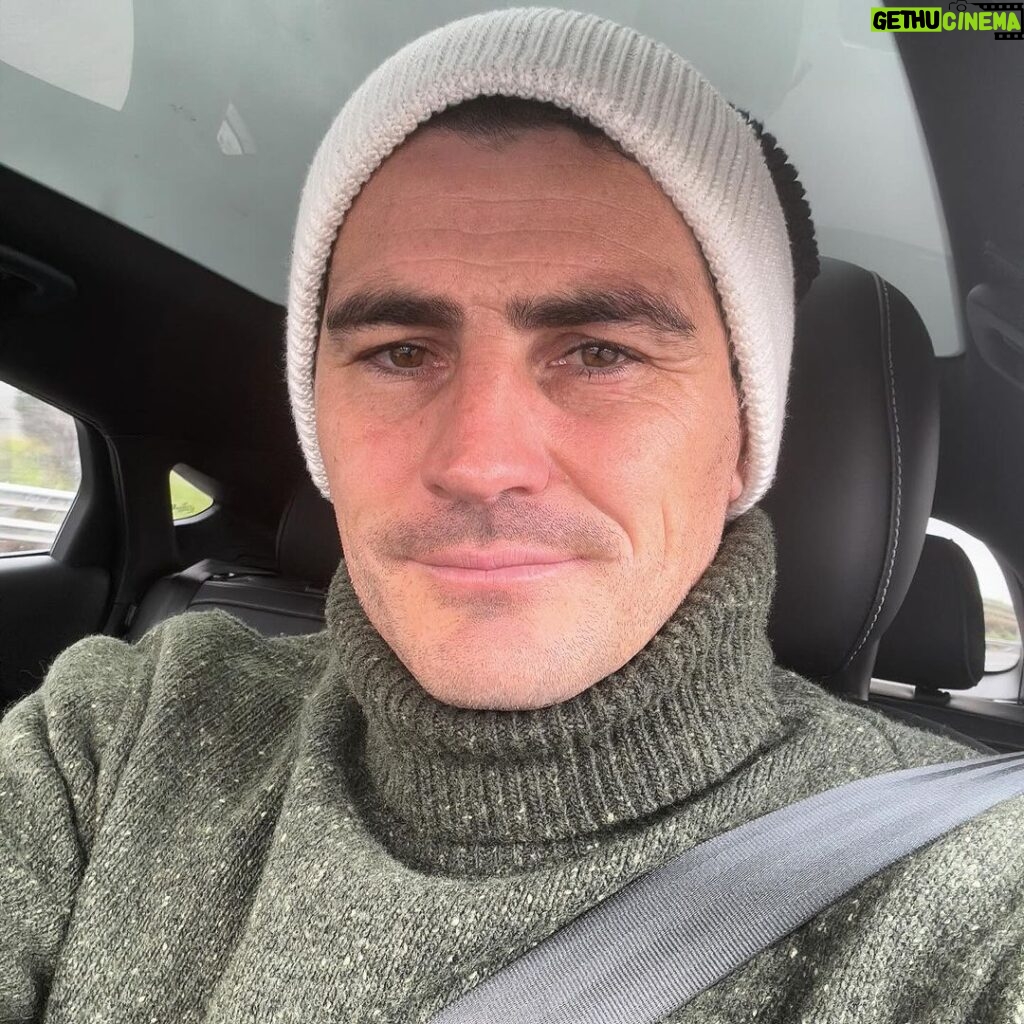 Iker Casillas Instagram - Día de ☁ #felizbluetuesday