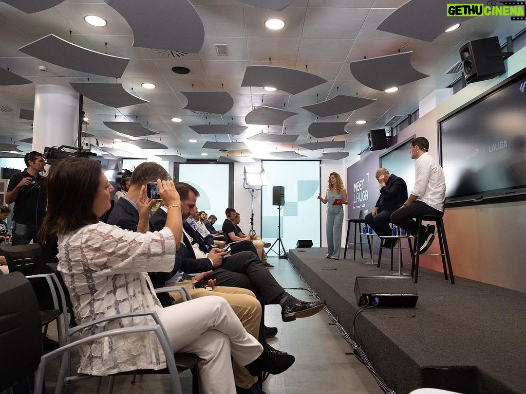 Iker Casillas Instagram - El programa #MEETLALIGA, un reto apasionante para startups!! El mundo del deporte no es sólo practicarlo, es lo que rodea a toda una industria para seguir creciendo. Deporte, tecnología y emprendimiento. Seguimos equipo @sportboosthub @laliga!! Madrid, Spain