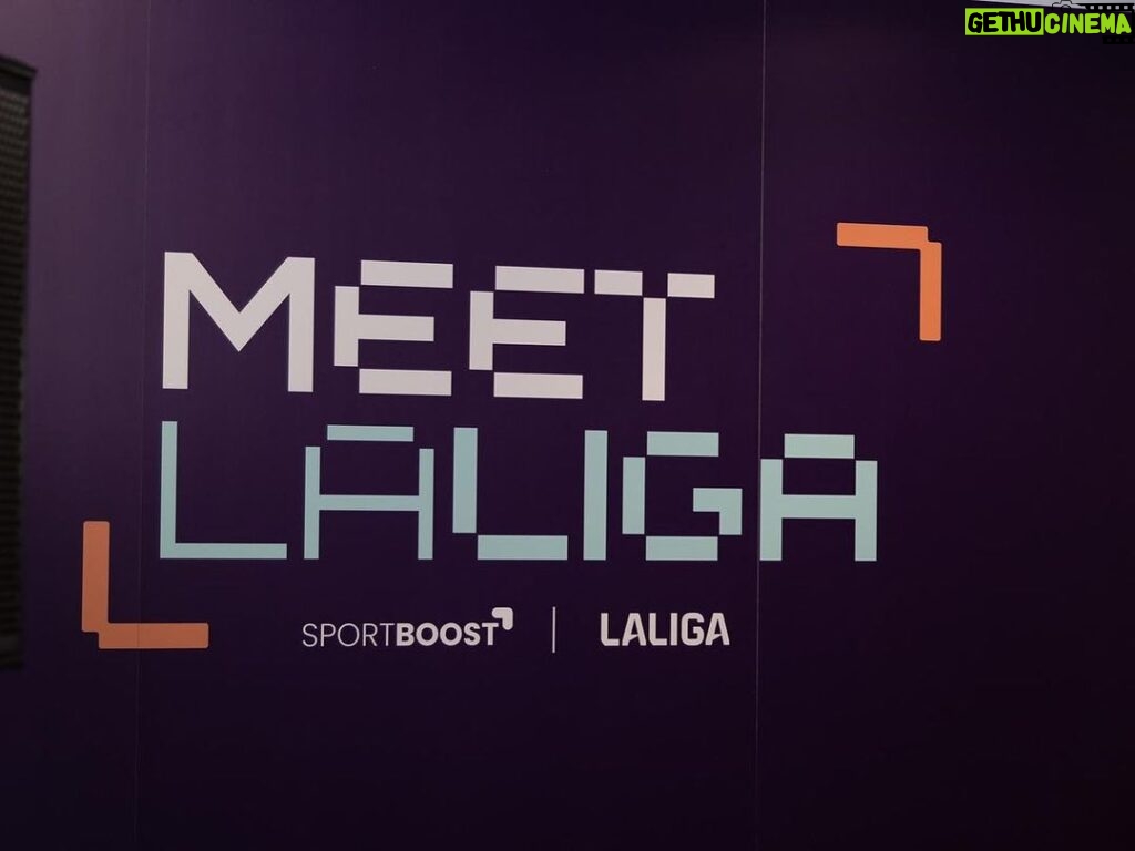 Iker Casillas Instagram - El programa #MEETLALIGA, un reto apasionante para startups!! El mundo del deporte no es sólo practicarlo, es lo que rodea a toda una industria para seguir creciendo. Deporte, tecnología y emprendimiento. Seguimos equipo @sportboosthub @laliga!! Madrid, Spain