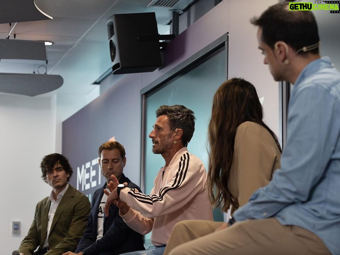 Iker Casillas Instagram - El programa #MEETLALIGA, un reto apasionante para startups!! El mundo del deporte no es sólo practicarlo, es lo que rodea a toda una industria para seguir creciendo. Deporte, tecnología y emprendimiento. Seguimos equipo @sportboosthub @laliga!! Madrid, Spain