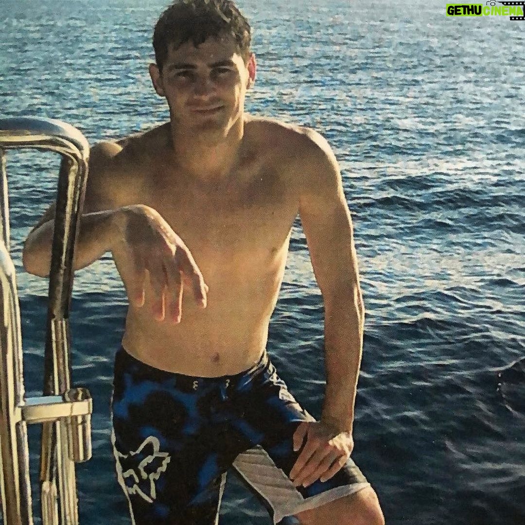 Iker Casillas - 109.4K Likes - Máquina del tiempo. Estaba en Tabarca en 2007 ya. #felizjueves #tbthursday