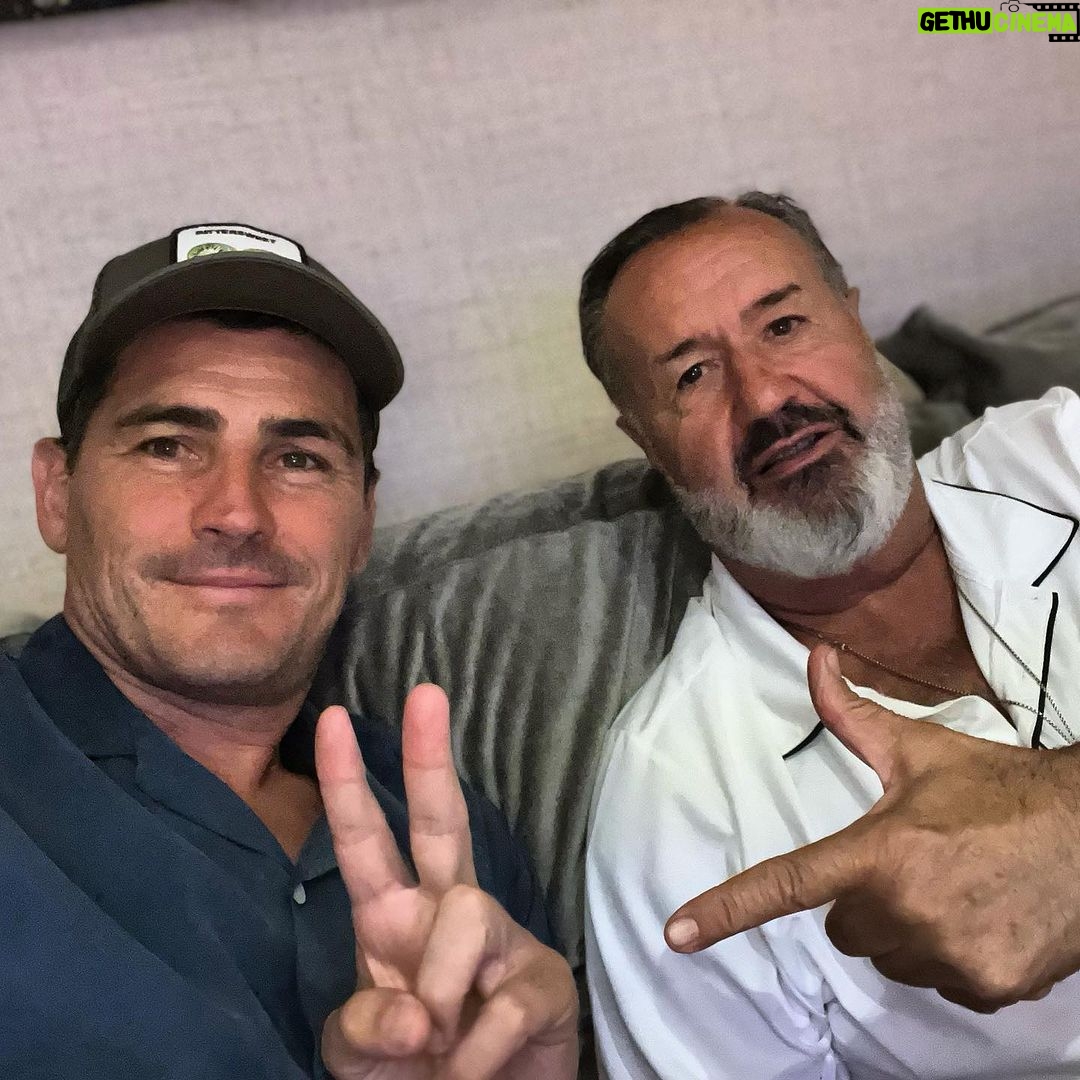 Iker Casillas Instagram - Dame tomates, calabacín, cebollas y lechuga! Dame un @dr.angelmartin en mi vida! Navalacruz > Navarrevisca Alicante (España)