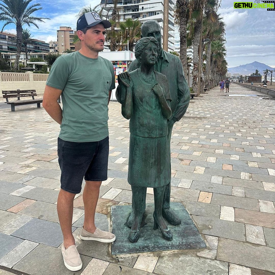 Iker Casillas Instagram - Días grises. ☔️ #felizmartes Playa San Juan, Alicante