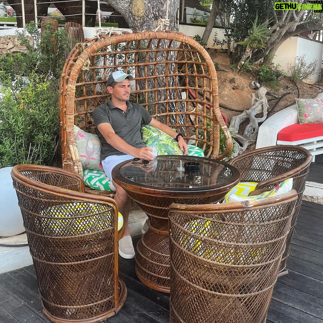 Iker Casillas Instagram - 🍸🏖️ Cerdeña, Italia