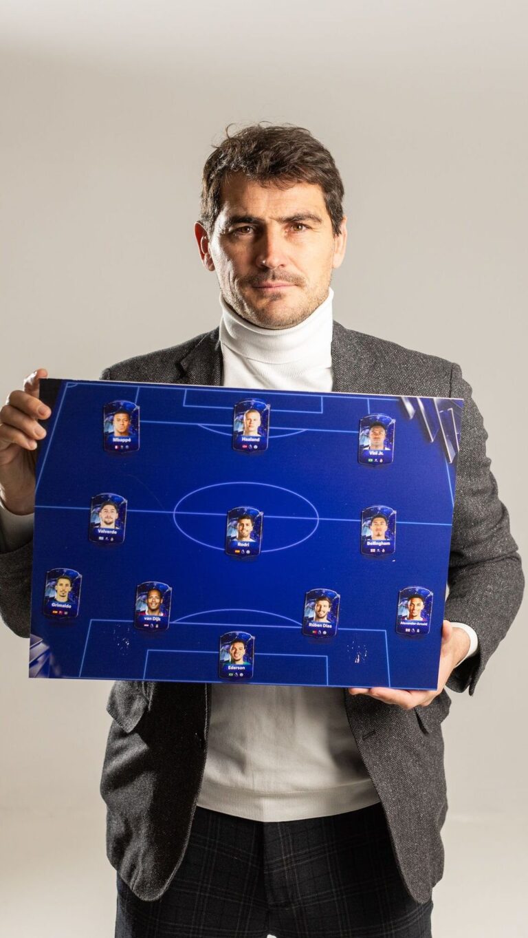 Iker Casillas Instagram - Aquí tenéis mi equipo #TOTY 👌🏼 Estáis de acuerdo? Os leo! #ad