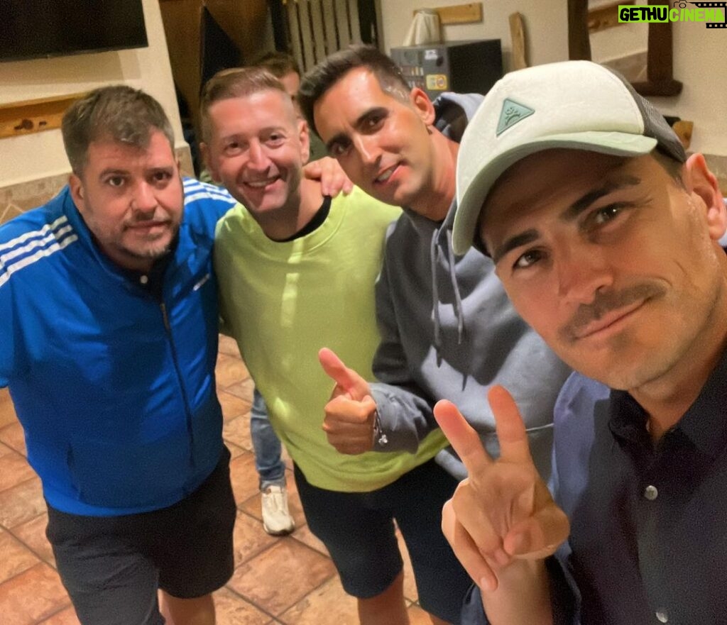 Iker Casillas Instagram - Sábados. Pueblo. 🍷 Navalacruz, Spain