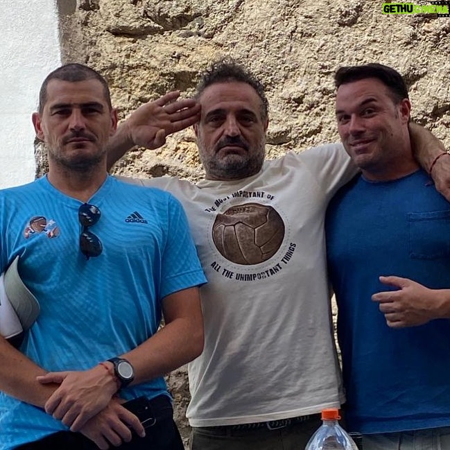 Iker Casillas Instagram - Entre los tres no sumamos uno! Vamonos a la playa ya! Navalacruz, Spain