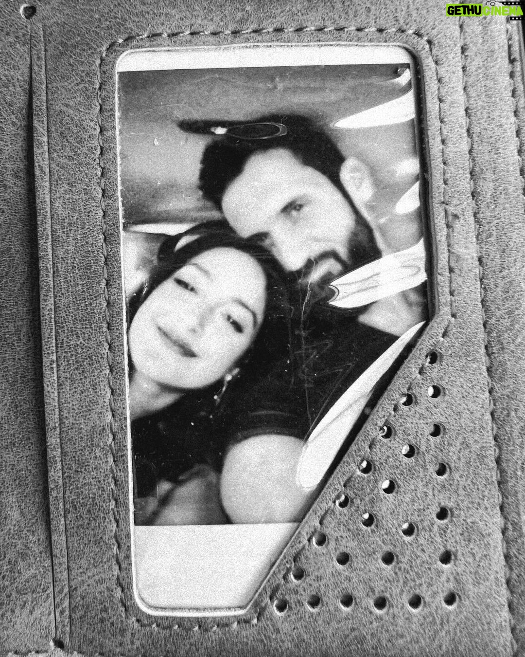 Ileana D'Cruz Instagram - My heart is full and I’m so thankful and fortunate to be able to spend Christmas with my new little family ♥️ Sending love and joy to everyone who needs it 🎄✨