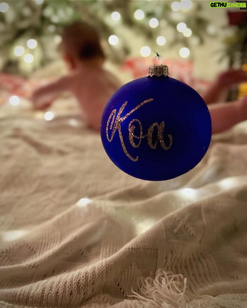 Ileana D'Cruz Instagram - My heart is full and I’m so thankful and fortunate to be able to spend Christmas with my new little family ♥️ Sending love and joy to everyone who needs it 🎄✨