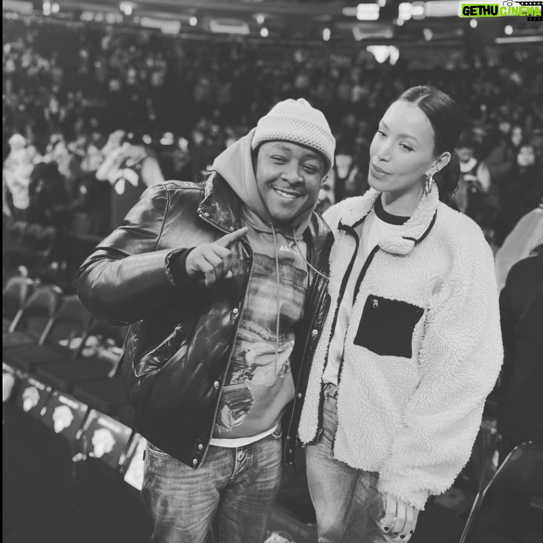 Ilfenesh Hadera Instagram - And now Iβm back weeping over old Verzuz footage π₯π₯Ή so lucky to have you on the @godfatherofharlem soundtrack this season @jadakiss ππΎπππΎ Thanks to @therealswizzz master connector, mad genius behind the music.