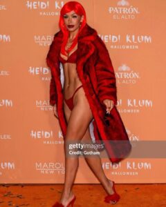 Ilfenesh Hadera Instagram - Oooop! Full look! Ok! I’m done! Three posts, mon Dieu, sorry friends! Ciao for now! xx