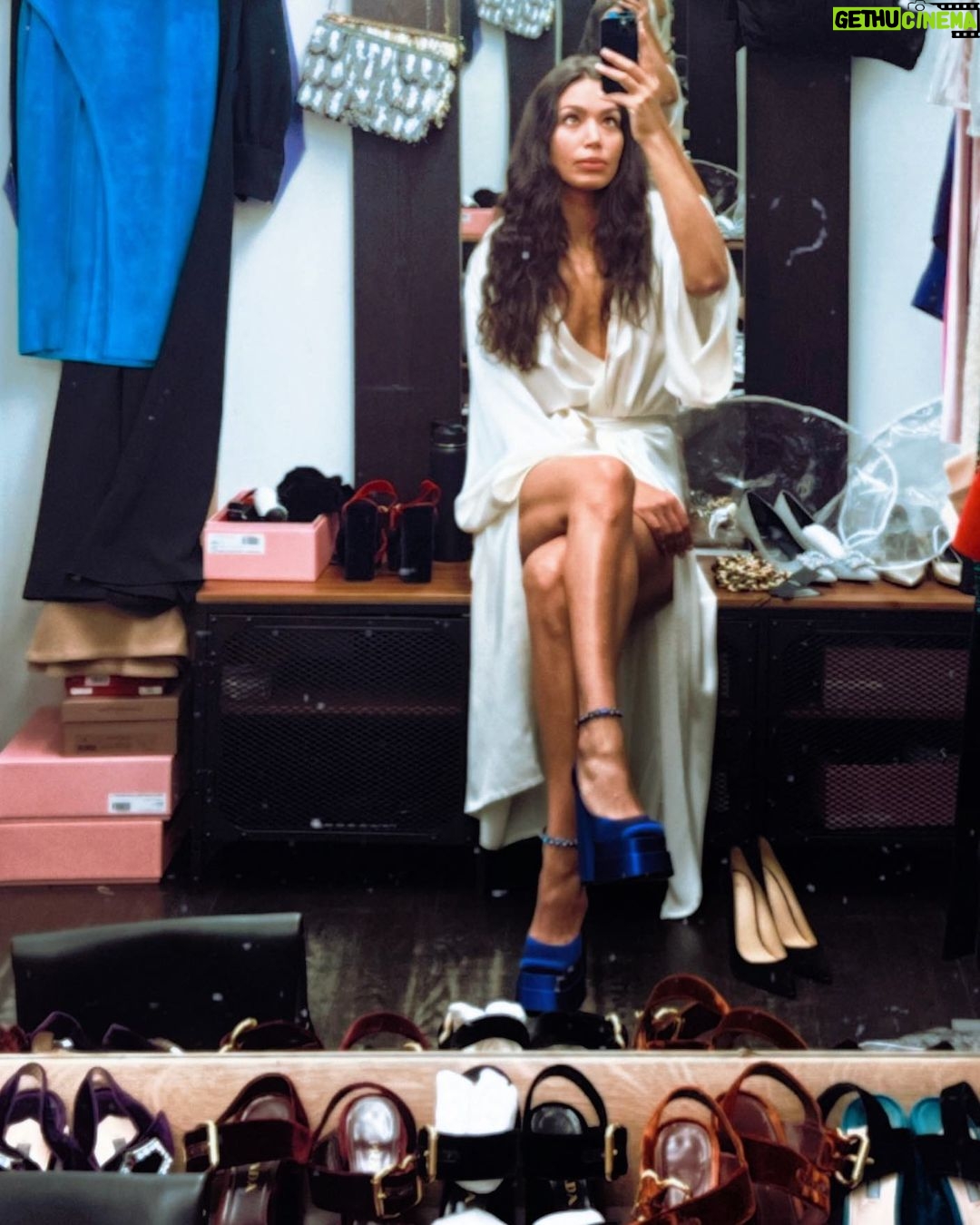 Ilfenesh Hadera Instagram - Decisions, decisions @albrightfashionlibrary 🙆🏽♀️