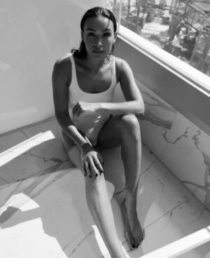 Ilfenesh Hadera Instagram - Shouldn’t be giving away this foot pic for free but fk it, Merry Christmas everyone!