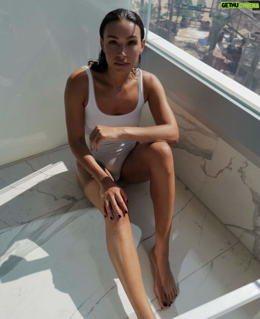 Ilfenesh Hadera Instagram - Shouldn’t be giving away this foot pic for free but fk it, Merry Christmas everyone!