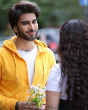 Imran Abbas Instagram - A few BTS from JEE VE SOHNIYE JEE.. Releasing 16th of February 2024 
@vijaycam @simichahal9 @imranabbas.official @vhentertainmentofficial @uifilmsind  @sunnyrajusa @amit.juneja.12 @mintukapa_90 @thaparrness @sarla1990 @omjeegroupoffical @munishomjee @jatboot @mandeephundal57  @smita.kambli.925 @nitin_rangmeet  @designer.nitasha @bharat_raawat @Sud_vfx @eyepiece_through @sunnyvikmusic @ivikasmaan @praveenaawara @karanmakeovers_ @dashmesharts @khara13official @i.amtushar 

#simichahal #imranabbas  #atifaslam #punjab #pakistan #traveller #romantic  #soulmate #hippie #wanderlust