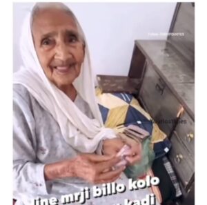 Imran Abbas Instagram - Don’t know why i felt emotional watching this random video posted by some page. It’s really sad to realise that we are losing seniors from this era one by one… these pure innocent expressions filled with selfless love and affection…..missing so many of them who are not with me anymore.
