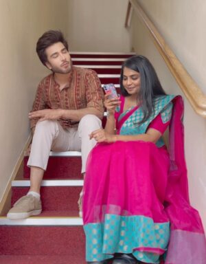 Imran Abbas Instagram - During the shoot of “JEE VE SOHNEYA JEE” in London with my friend @udaya_vakati singing in Tamil and Urdu/Hindi one of our favourite melodies by @arrahman . #telugu #arrahman #southindia #pakistan #music #song #telugusongs