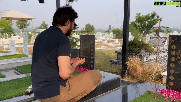 Imran Abbas Instagram - Iraq-Dubai-Islamabad. But no matter where I am , whatever i do, you are always on my mind and the first thing which i do after returning back home is to visit your graves. Oh Allah! Please bless my parents and sister highest ranks in Jannah. @iraqcmc #iraq #dubai #pakistan #parents #graveyard #travel