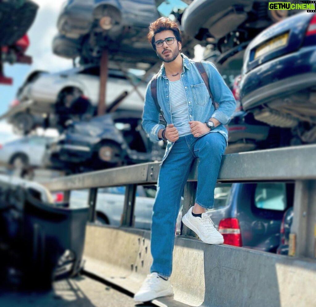 Imran Abbas Instagram - My characters, my stories … BTS from my first Indian Punjabi Flick “JEEVE SOHNEYA JEE” with pressure bandage on my right ankle after I met a foot injury while working . Alhamdilillah I am perfectly fine now. Thanks for your concern and heart warming messages . Photo Credits : @karanmakeovers_ #punjabi #pollywood #bts #jeevesohneyajee A1 Wokingham Car Spares