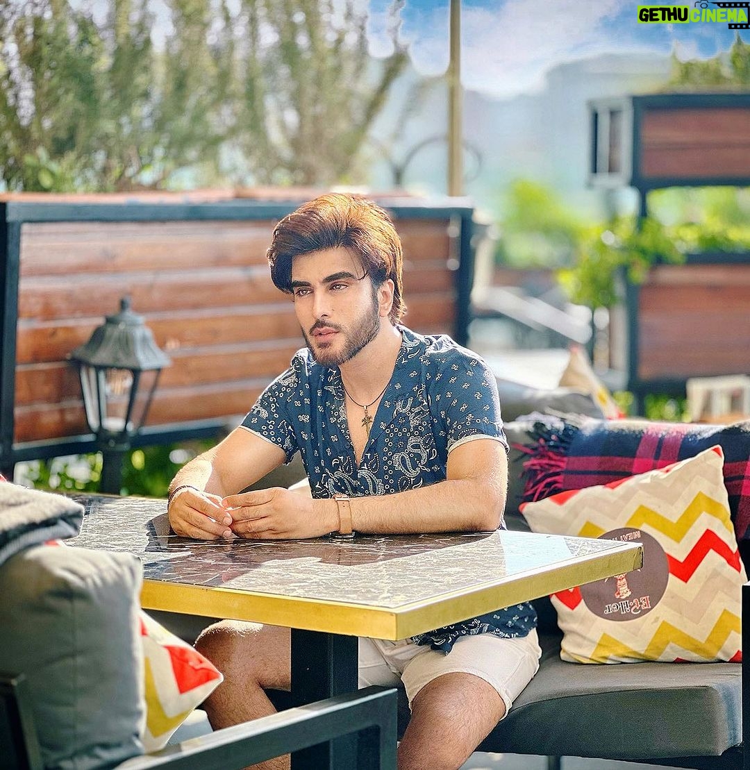 Imran Abbas Instagram - “Tum mere paas hote ho goya… Jub koi doosra nahi hota”.. . #azerbaycan #azerbaijan #bak”u #travelphotography #traveldiaries Baku, Azerbaijan