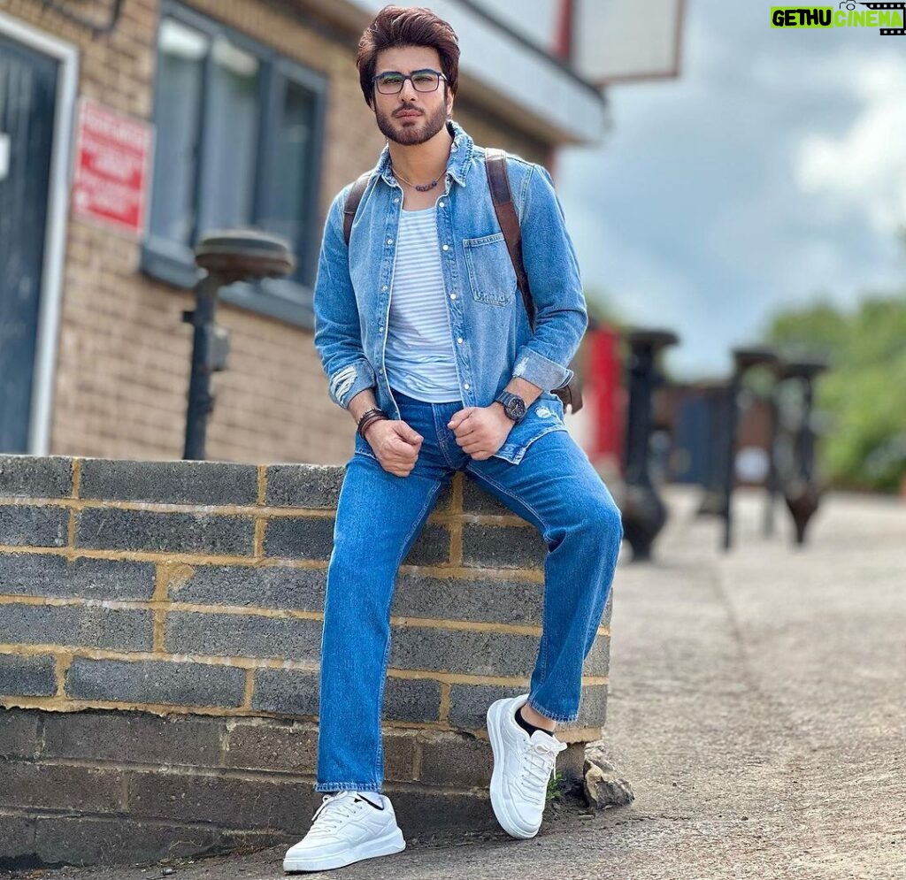 Imran Abbas Instagram - My characters, my stories … BTS from my first Indian Punjabi Flick “JEEVE SOHNEYA JEE” with pressure bandage on my right ankle after I met a foot injury while working . Alhamdilillah I am perfectly fine now. Thanks for your concern and heart warming messages . Photo Credits : @karanmakeovers_ #punjabi #pollywood #bts #jeevesohneyajee A1 Wokingham Car Spares