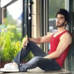 Imran Abbas Instagram - “Ye muhabbat ki kahani nahi merti lekin.. Log kirdaar nibhaatay hue mer jaatay hain” :. Wait for an epic Indo-Pak love story hitting theatres worldwide soon. BTS “JEE VE SOHNEYA JEE . #jeevesohneyajee London, United Kingdom