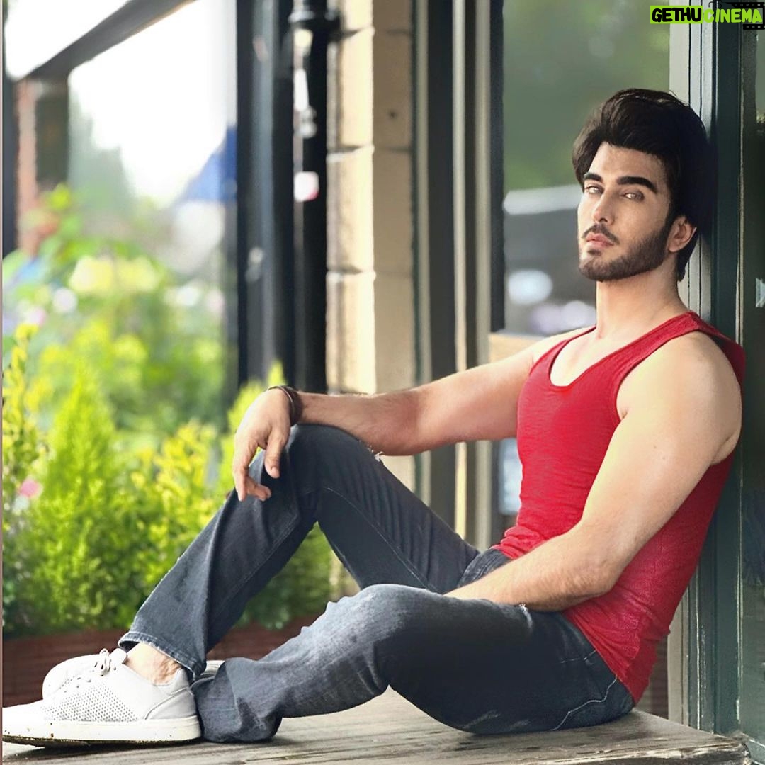 Imran Abbas Instagram - “Ye muhabbat ki kahani nahi merti lekin.. Log kirdaar nibhaatay hue mer jaatay hain” :. Wait for an epic Indo-Pak love story hitting theatres worldwide soon. BTS “JEE VE SOHNEYA JEE . #jeevesohneyajee London, United Kingdom