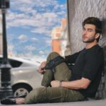 Imran Abbas Instagram - Thakan kesi , abhi ik or manzil muntazir hai.. 😊 London, United Kingdom